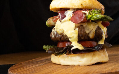 Burger mit grünem Spargel